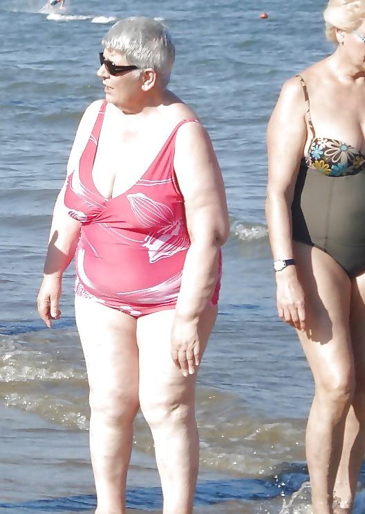 25P Swimsuit MILFS and GILFS