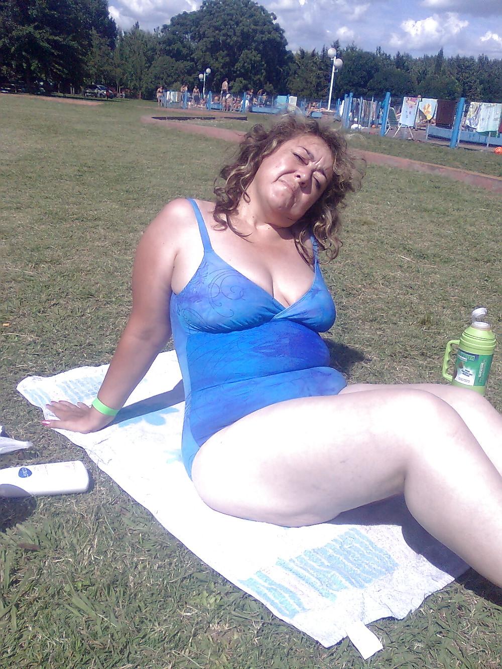 25P Swimsuit MILFS and GILFS