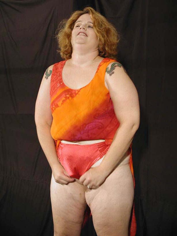 20P Horny mature bbw loves strip teasing and posing in a dress