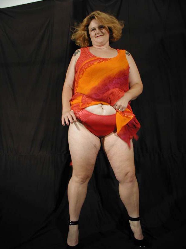 20P Horny mature bbw loves strip teasing and posing in a dress