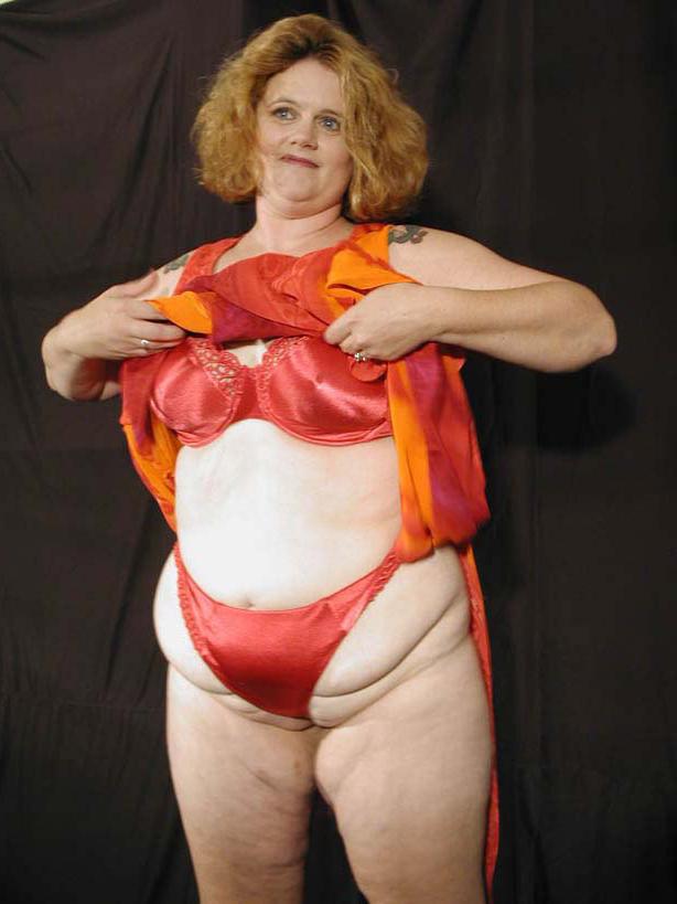 20P Horny mature bbw loves strip teasing and posing in a dress
