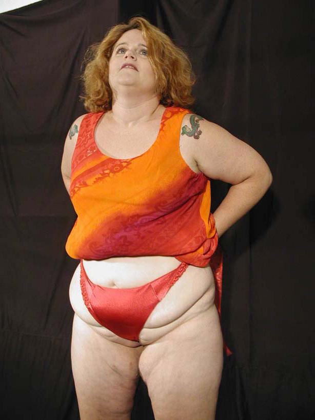 20P Horny mature bbw loves strip teasing and posing in a dress