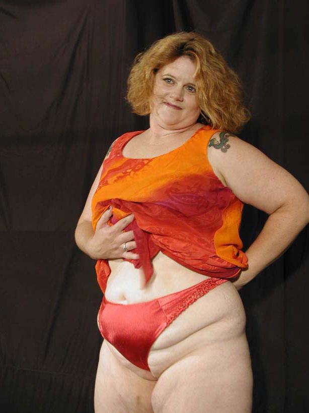 20P Horny mature bbw loves strip teasing and posing in a dress