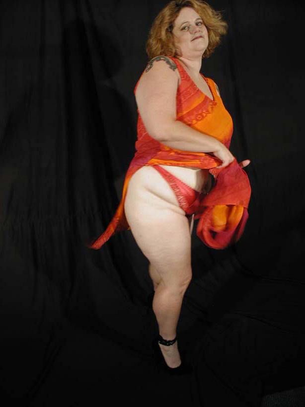 20P Horny mature bbw loves strip teasing and posing in a dress