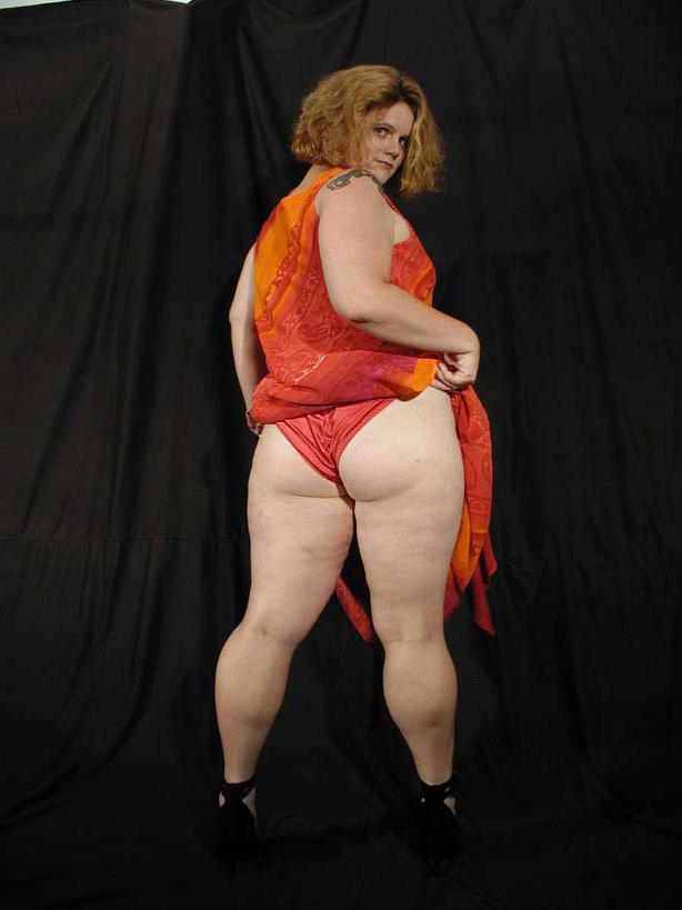 20P Horny mature bbw loves strip teasing and posing in a dress