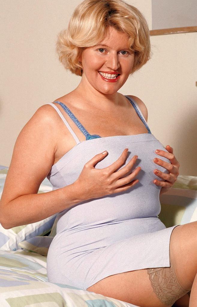 20P Fat milf sensual striptease
