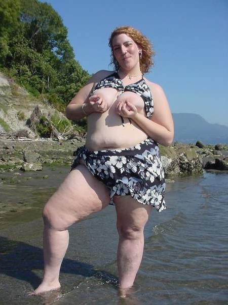6P Huge BBW nude outdoor