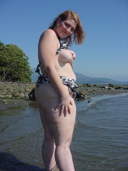 6P Huge BBW nude outdoor