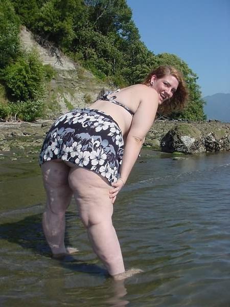 6P Huge BBW nude outdoor