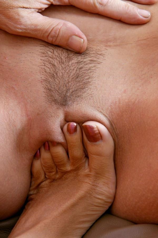 16P Two barefoot girls give some guy a footjob