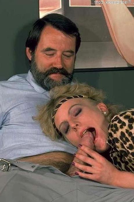 20P Euro babe gets popped by two guys and a facial finish