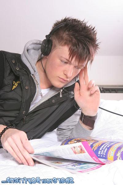 15P Live web cam with big dick boys!