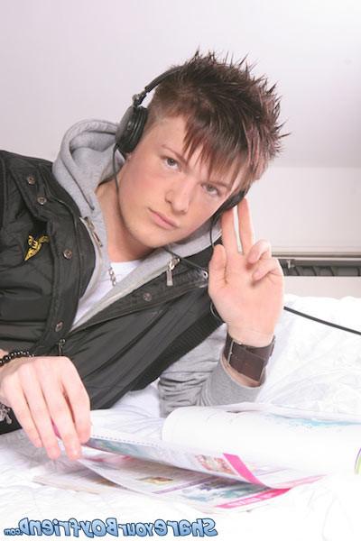 15P Live web cam with big dick boys!