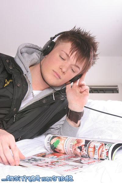 15P Live web cam with big dick boys!