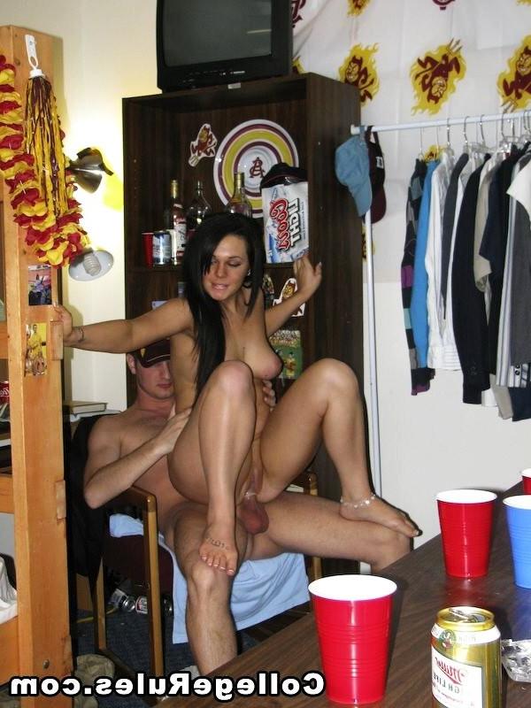 16P Drunk college girls have crazy sex after dorm party