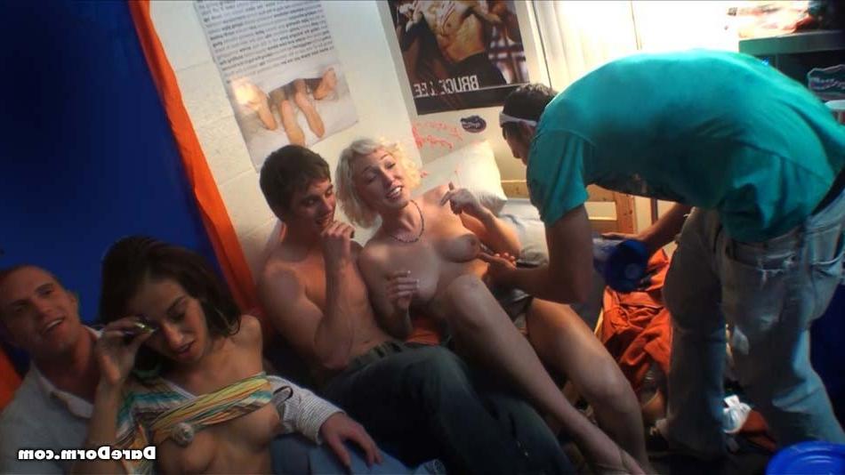 12P Two horny guys sharing young babe for fuck at students sex party