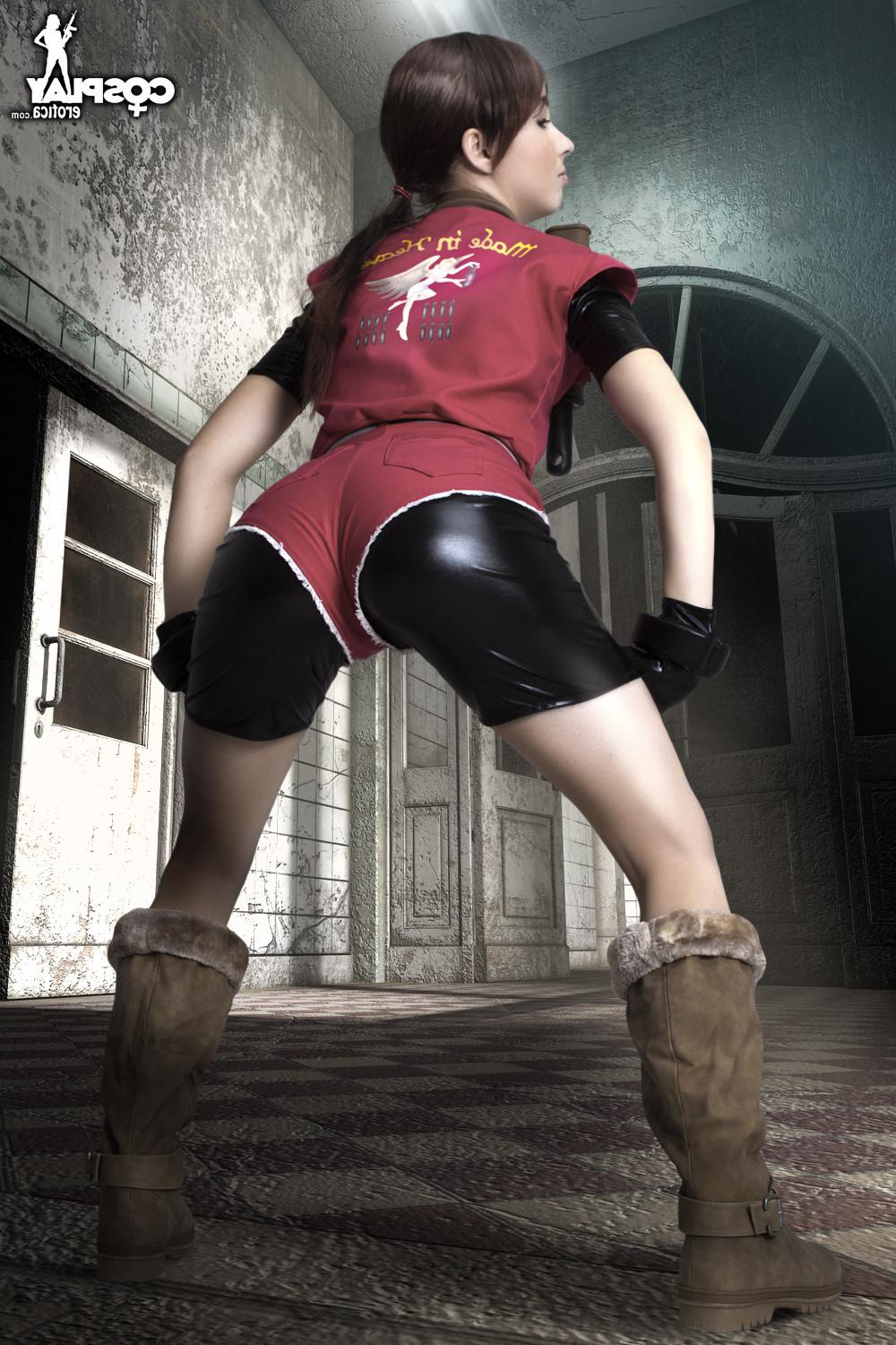 12P Resident Evil cosplay