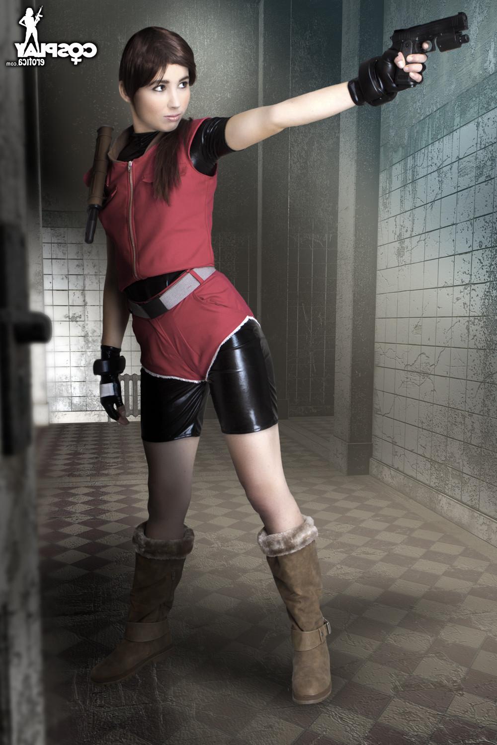 12P Resident Evil cosplay