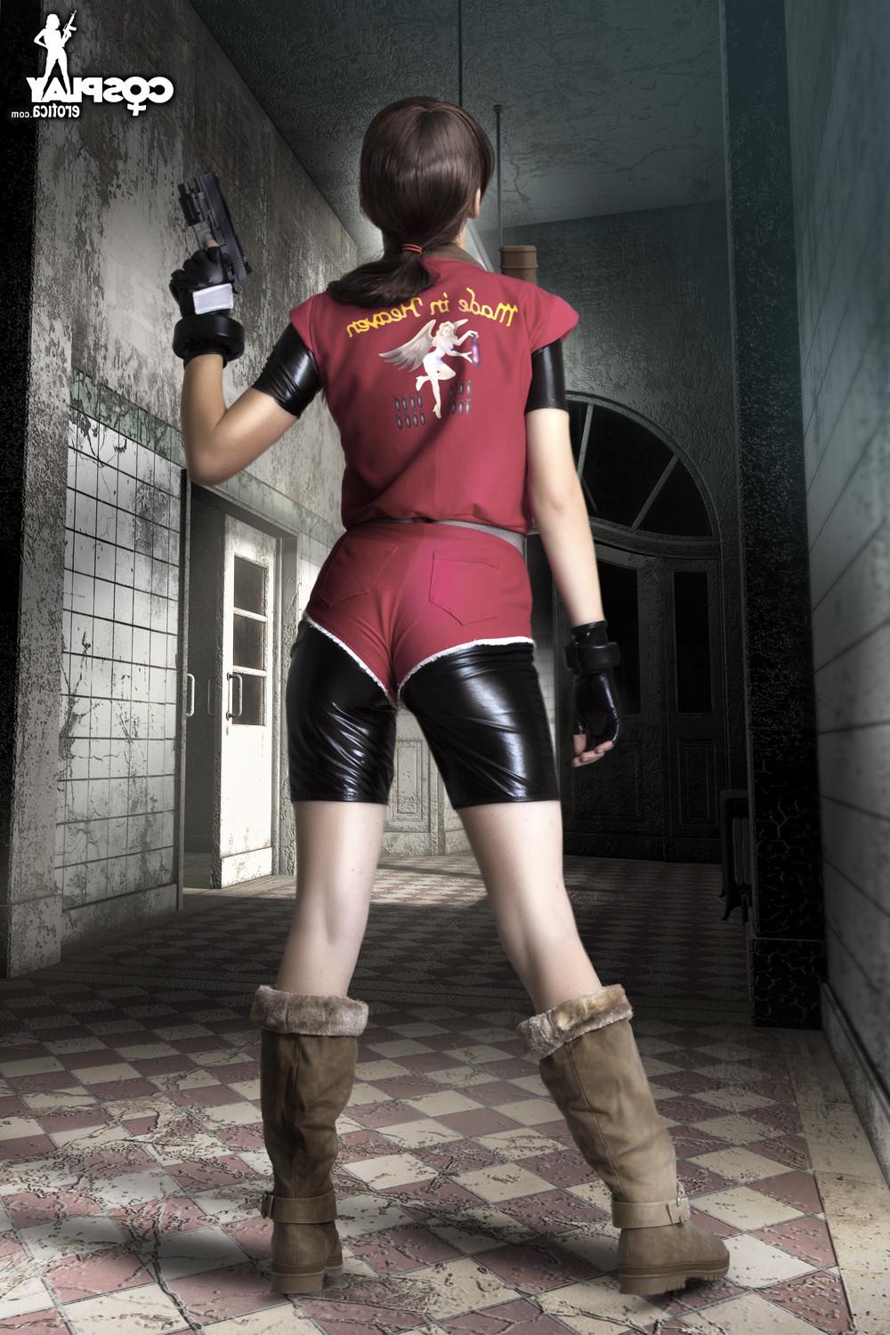 12P Resident Evil cosplay