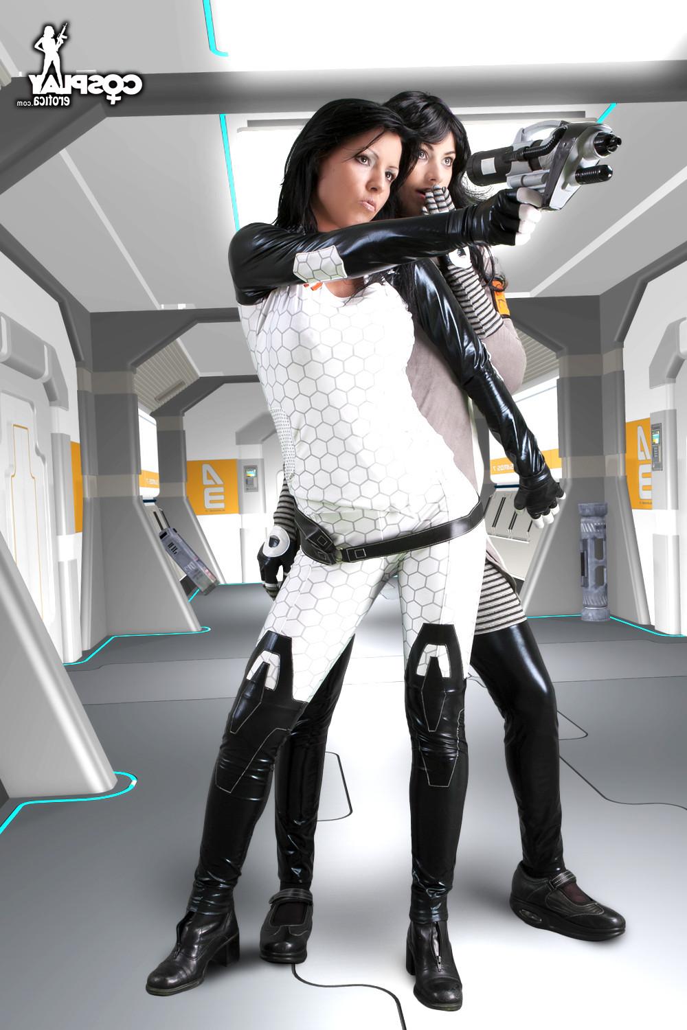 16P Mass Effect cosplay