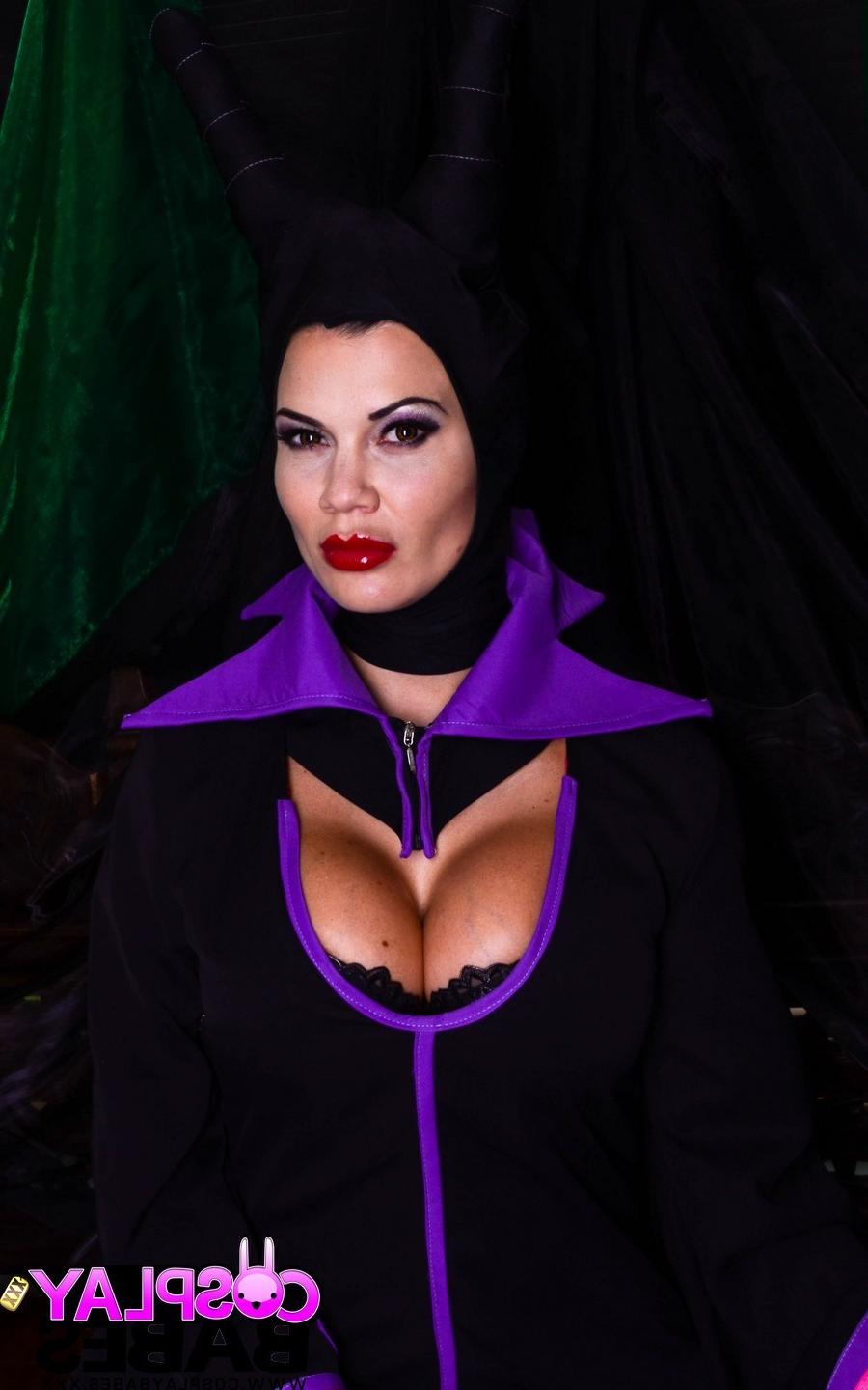 14P Malificent Cosplay with Jasmine Jae