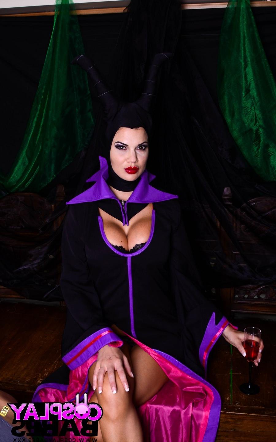 14P Malificent Cosplay with Jasmine Jae