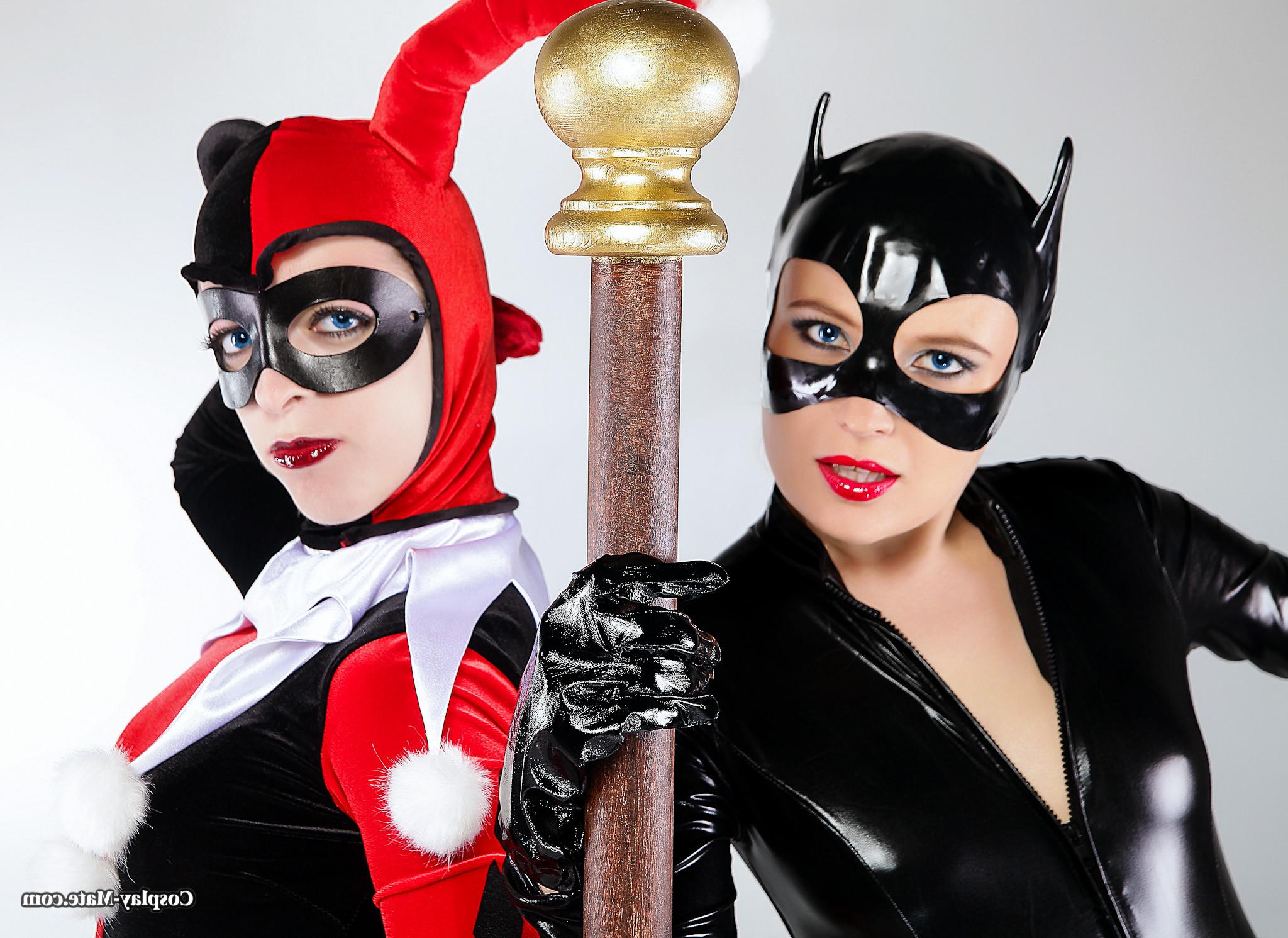 12P Harley Quinn and Catwoman Cosplay
