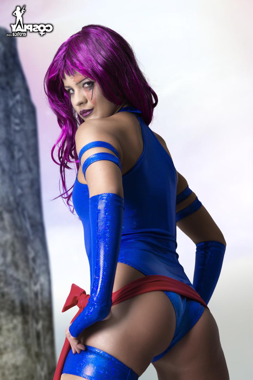 12P Erotic cosplay girl