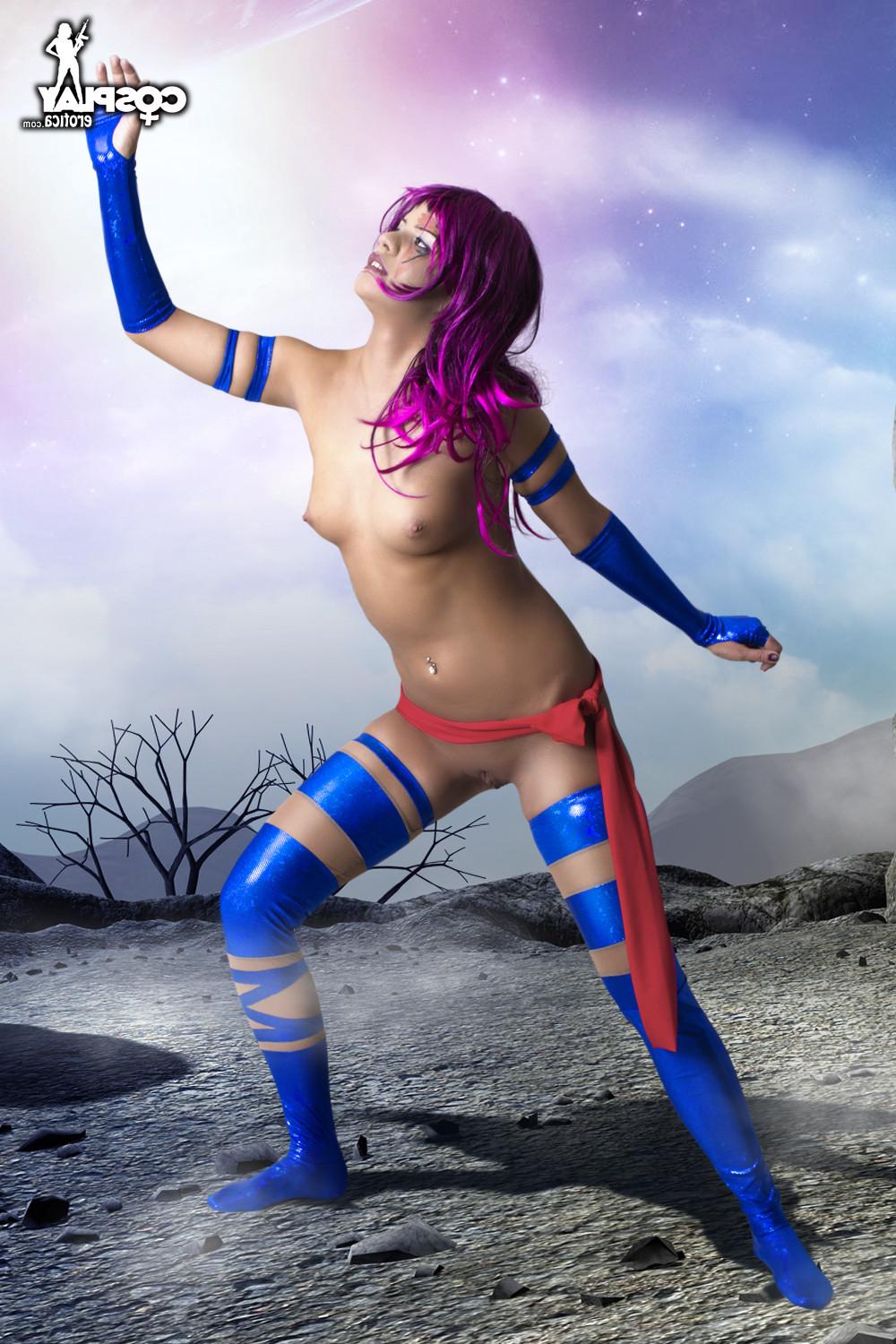 12P Erotic cosplay girl