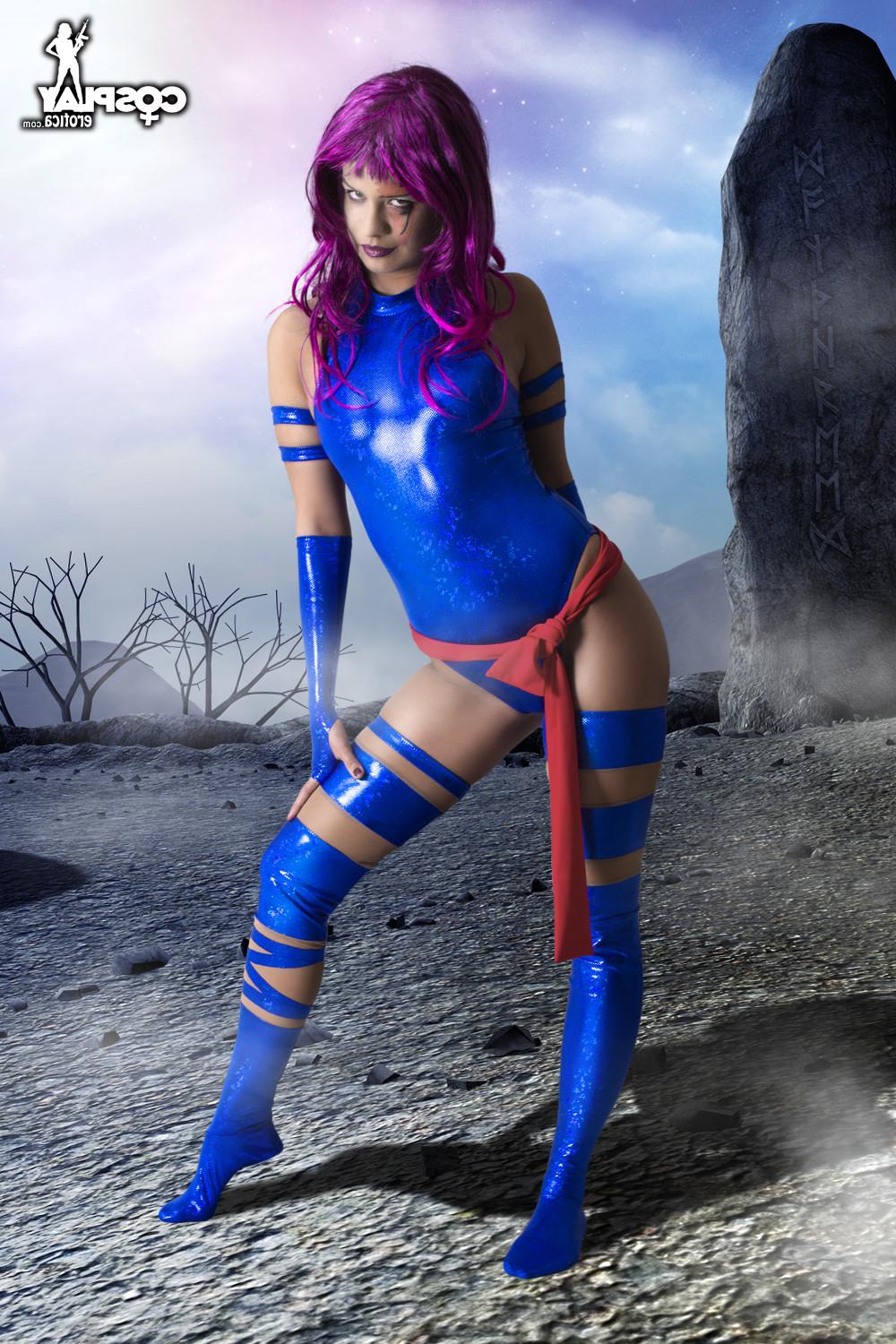 12P Erotic cosplay girl