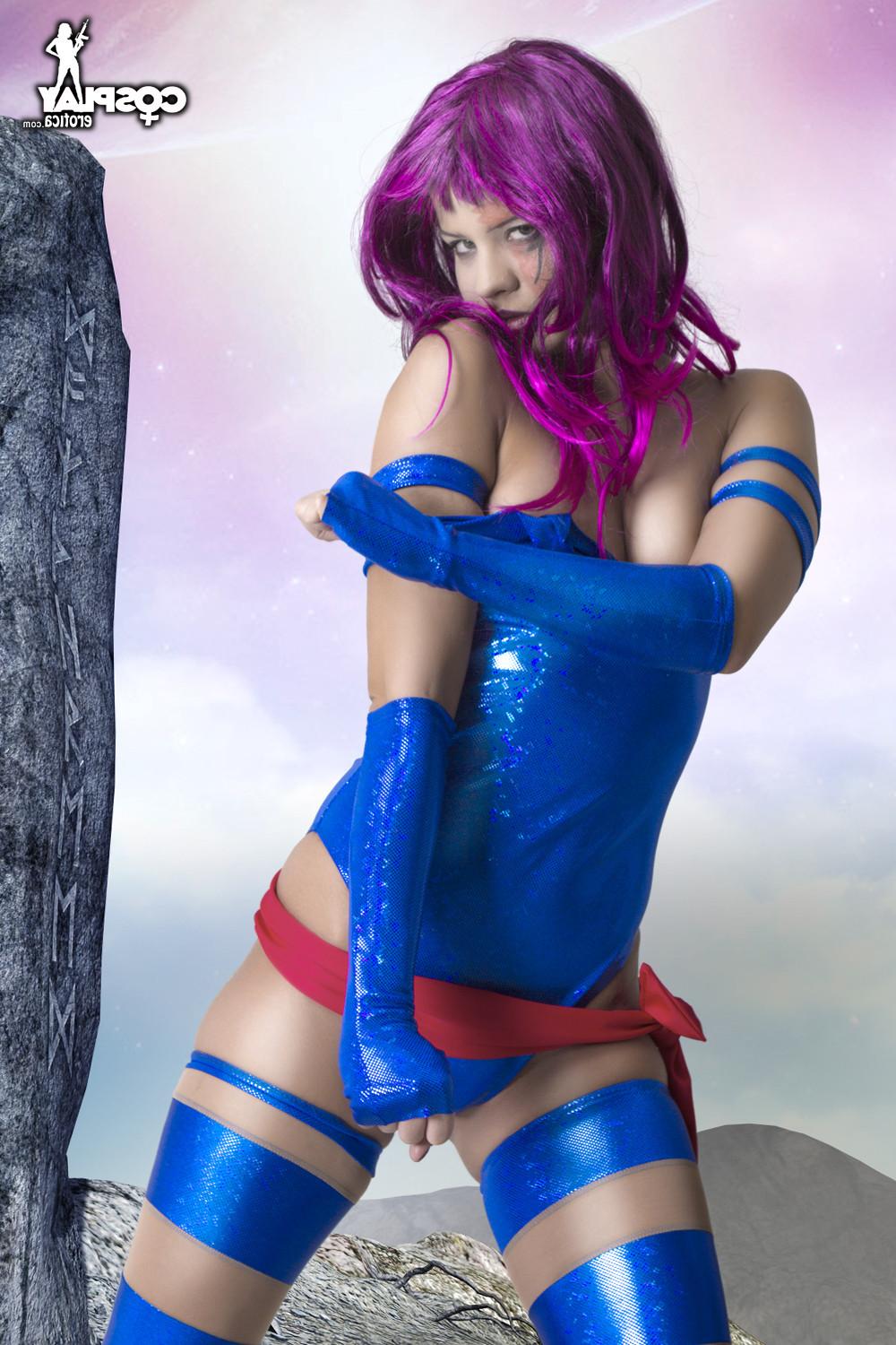12P Erotic cosplay girl