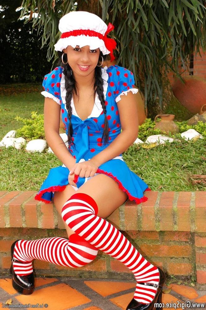 16P latina in costume