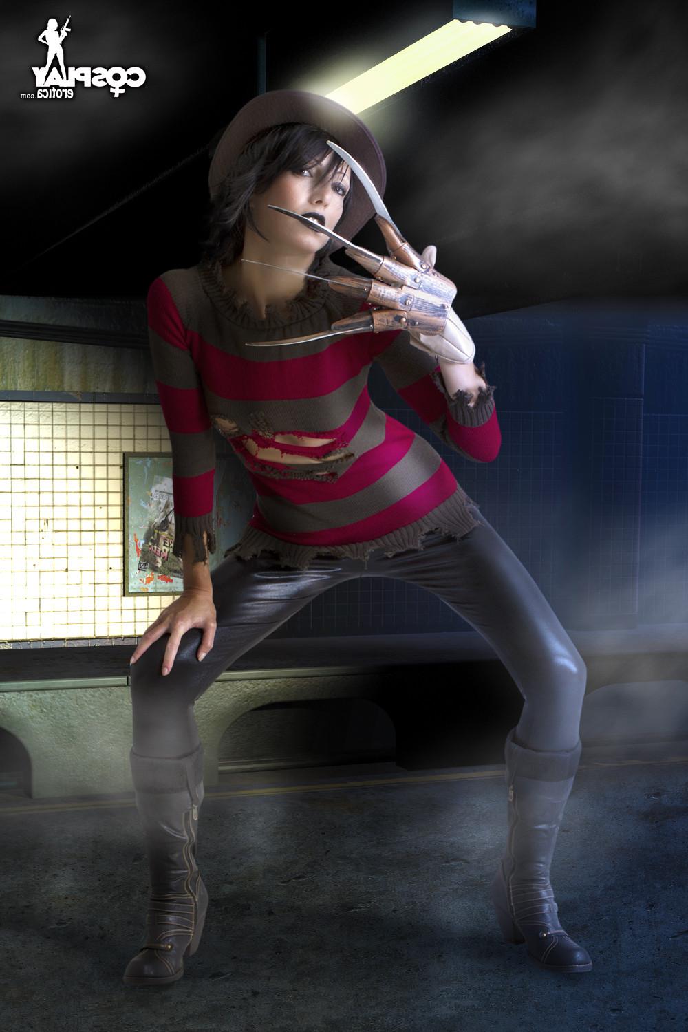 12P Scary teen cosplay