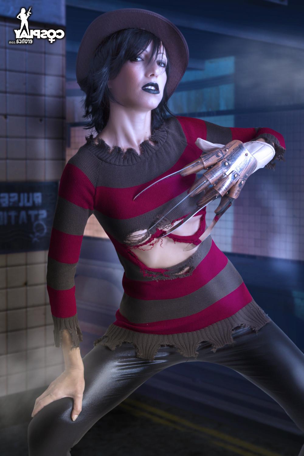 12P Scary teen cosplay