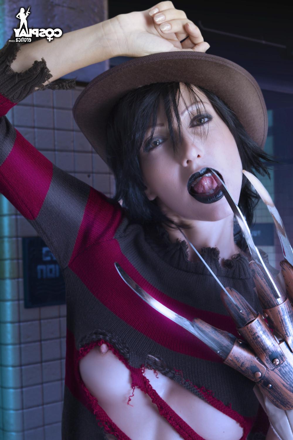 12P Scary teen cosplay