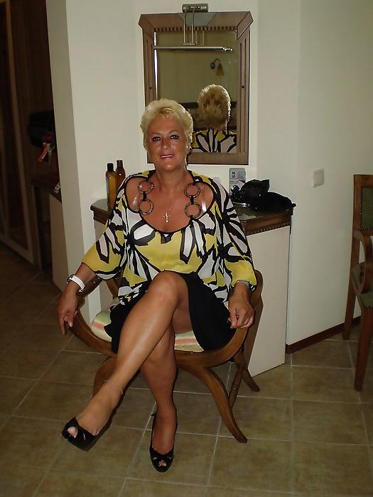 19P My sexy mother en girl. please dirty comments