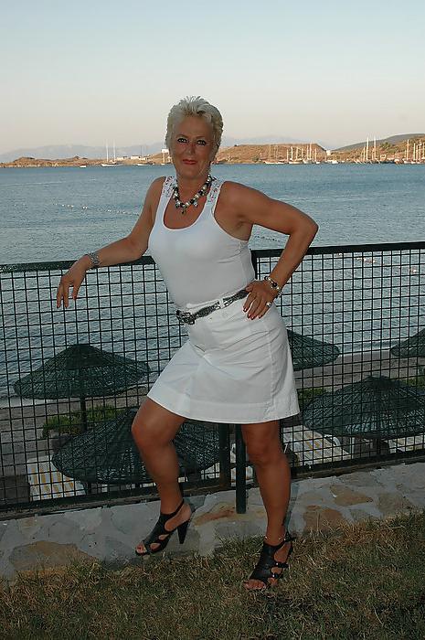 19P My sexy mother en girl. please dirty comments