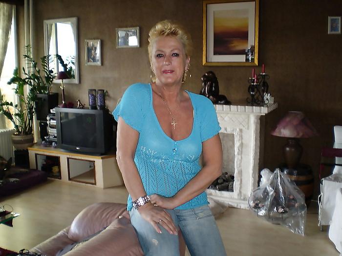 19P My sexy mother en girl. please dirty comments