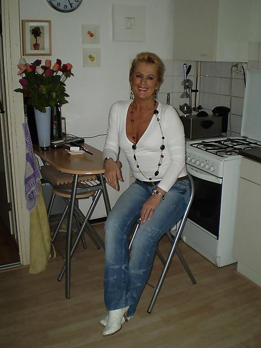 19P My sexy mother en girl. please dirty comments