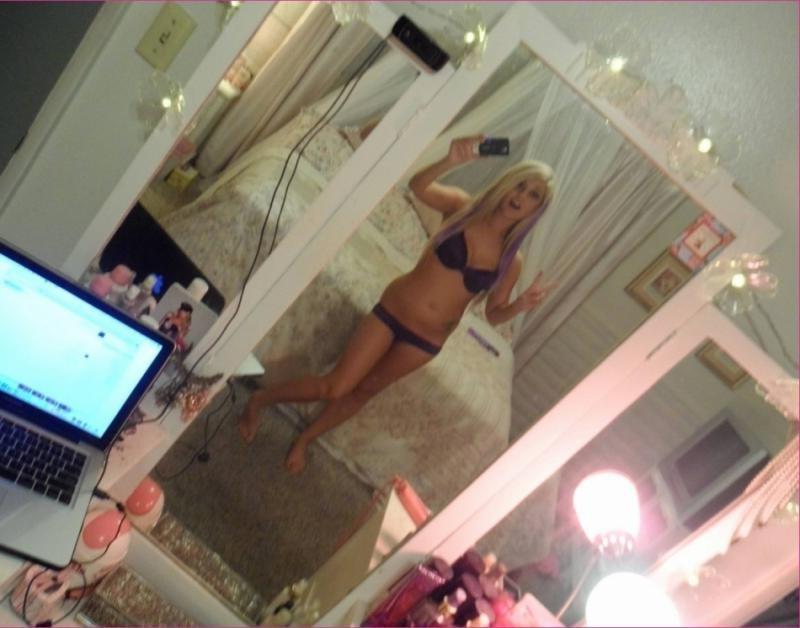 15P Blonde scene hottie spreads and plays with her pussy