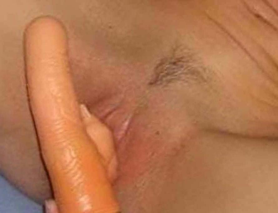 16P Amateur horny pussy-playing GF sucks on a dick