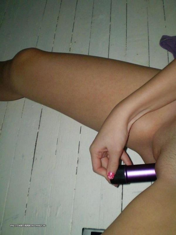 15P Gallery of amateur naughty chicks masturbating on cam