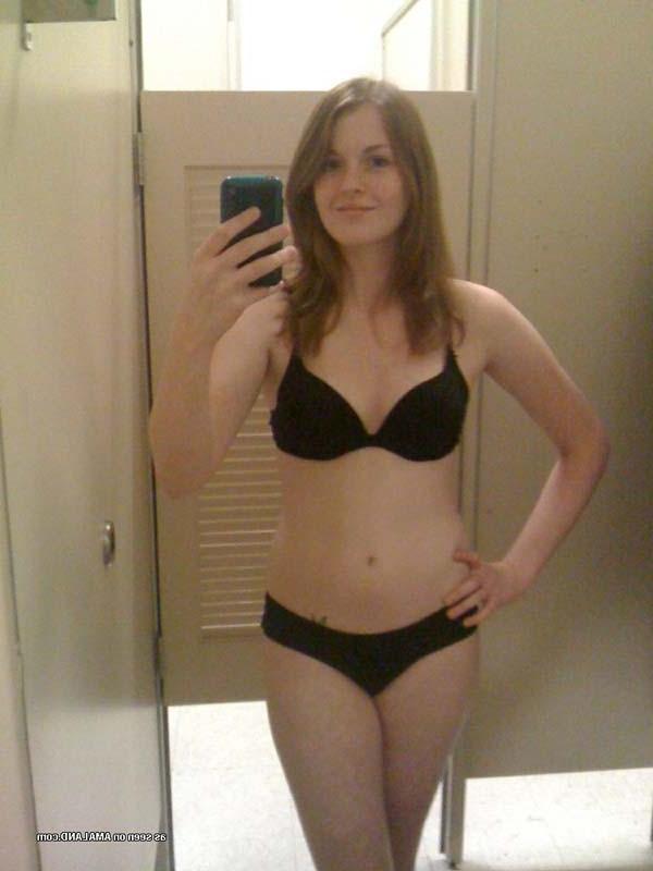 16P Amateur horny kinky babe dildoing her pussy