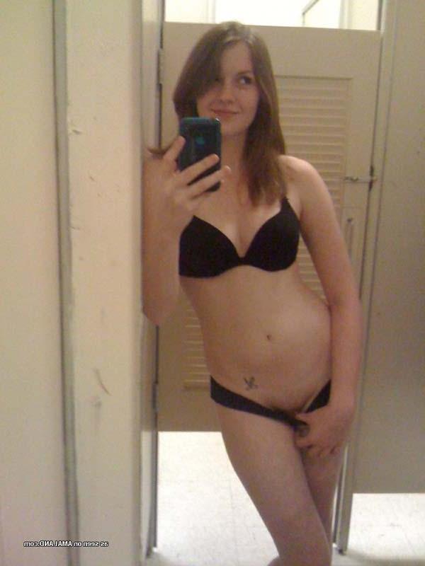 16P Amateur horny kinky babe dildoing her pussy