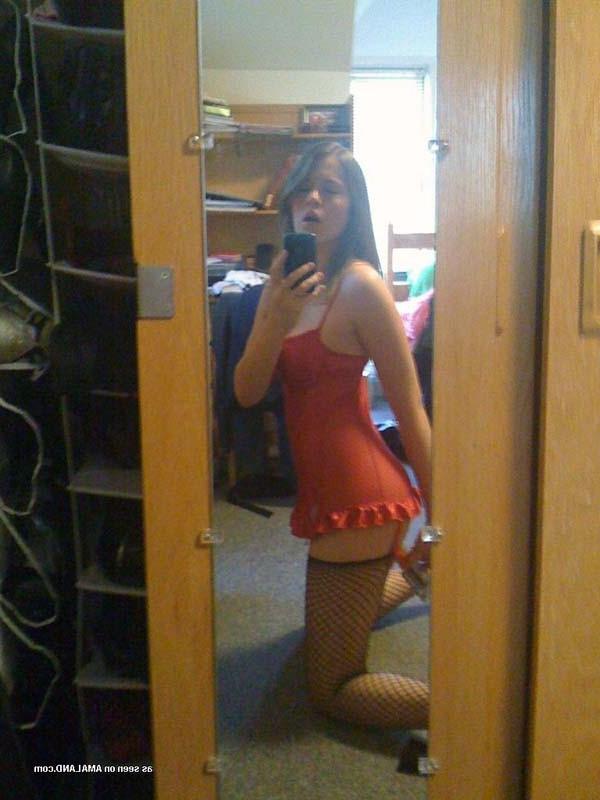16P Amateur horny kinky babe dildoing her pussy