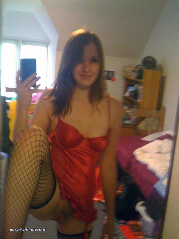 16P Amateur horny kinky babe dildoing her pussy
