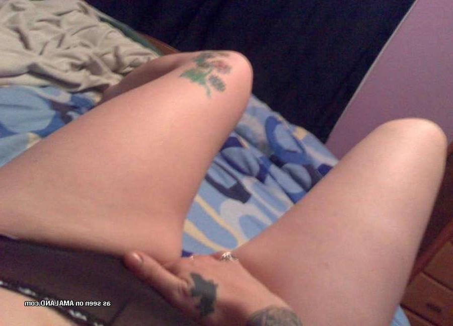 16P Pictures of horny GFs playing with themselves