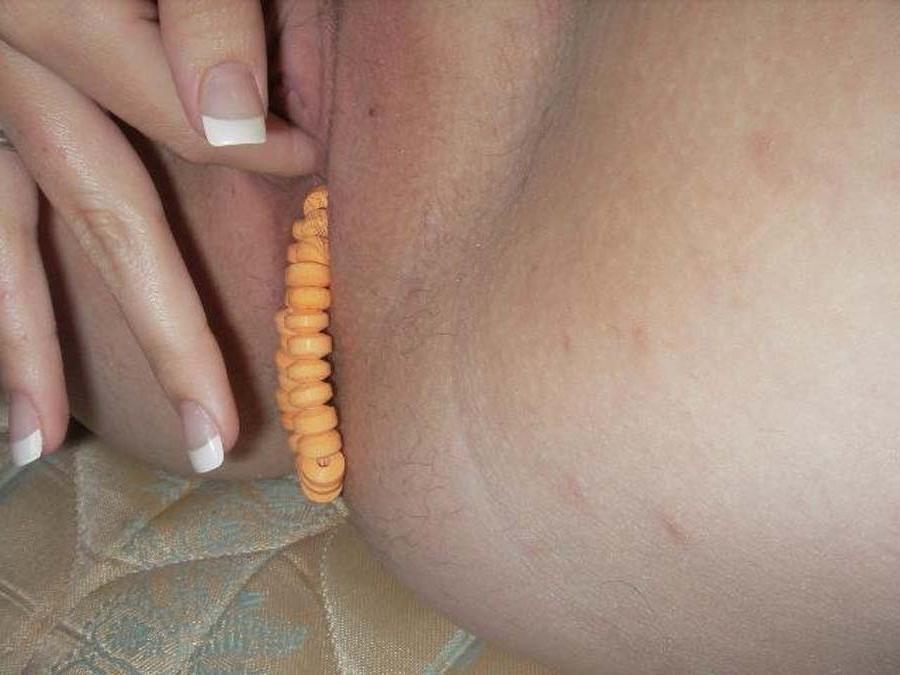 16P Pictures of a horny chick fucking her cunt with various stuff