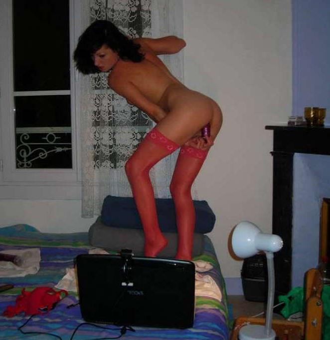 16P Pictures of pussy-poking amateur babes
