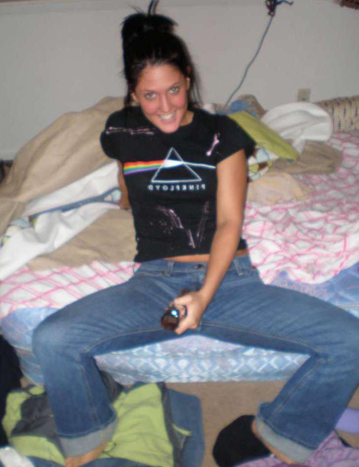 16P Pictures of pussy-poking amateur babes